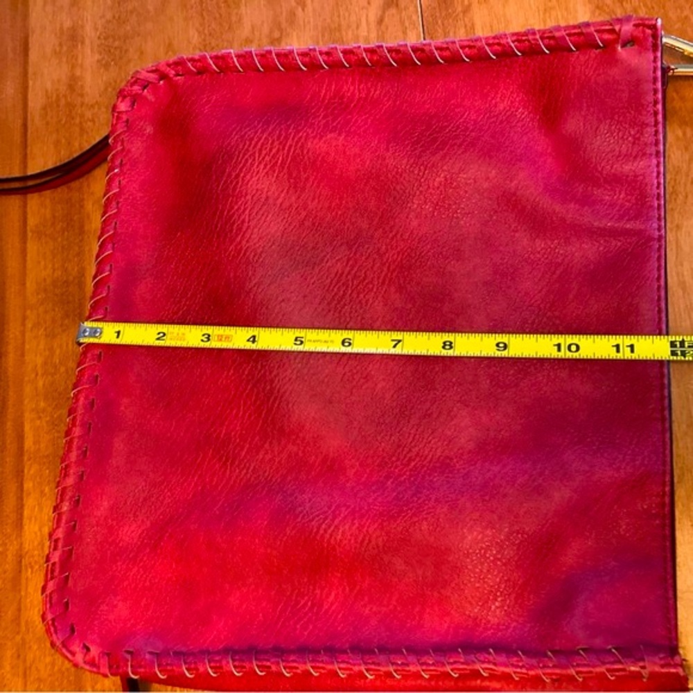 Isabelle Red Leather Shoulder Bag. Lots of Zippered hiding places. - Picture 6 of 10